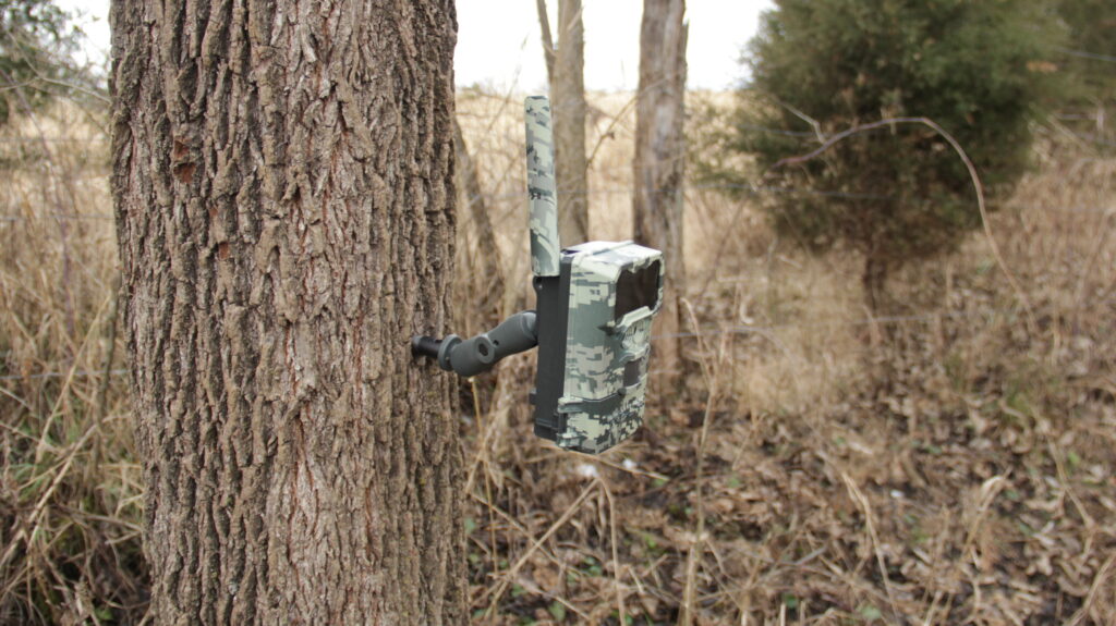 Black Gate Hunting's Universal Mounting Bracket used with the R4G Lite
